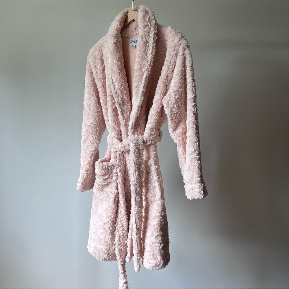 Soft Pink Robe - Picture 3 of 7